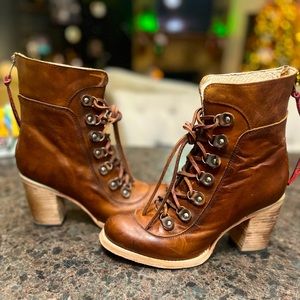 Free Bird by Stephen size 10 Borow